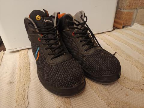 Munkavédelmi bakancs