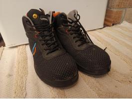 Munkavédelmi bakancs