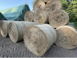 Eladó jó minőségű széna és szalma