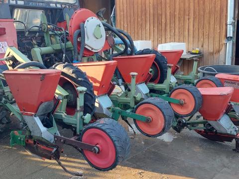 Eladó Nodet Gougis PN2 szemenkénti kukoricavetőgép Eladó Nodet Gougis PN2 szemenkénti kukoricavetőgép