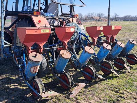 SPC-6 soros vetőgép vetésellenőrzővel és műtrágya adagolóval eladó SPC-6 soros vetőgép vetésellenőrzővel és műtrágya adagolóval eladó