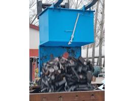 Alsó ürítésű, targoncával mozgatható láda