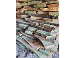 Szélezetlen, lekezelt cseresznyefa 6-7 cm vastag deszkák, 1,8 légköb