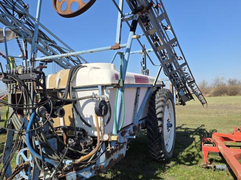 Eladó Evrard vontatott szántóföldi permetező