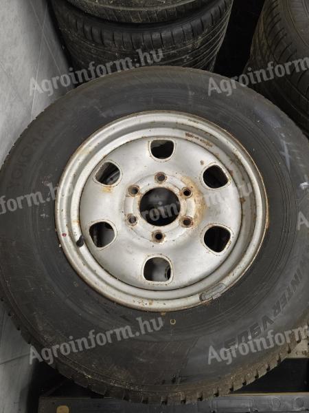 Mazda B2500 felnik gumival