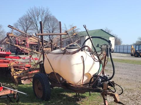 Vontatott vegyszerező,  kb. 2-3 éve nem volt használva