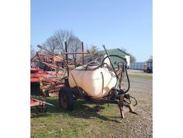 Vontatott vegyszerező,  kb. 2-3 éve nem volt használva