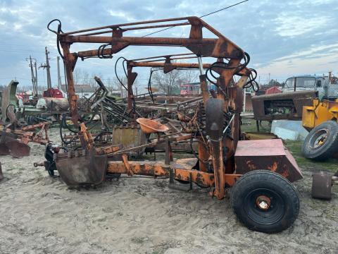 2db Unhz 500 vontatott rakodó