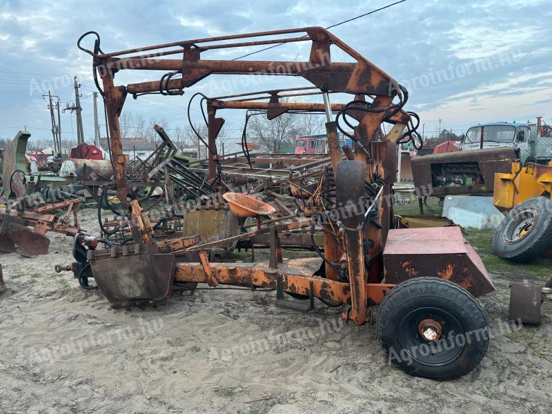 2db Unhz 500 vontatott rakodó