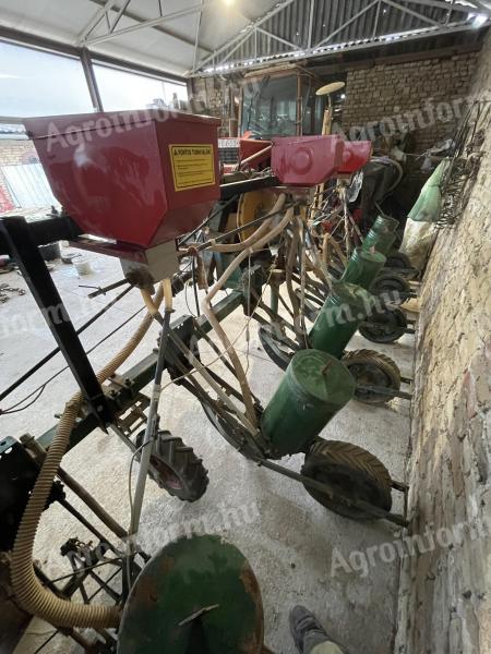 SPC-6 vetőgép mikrogranulátum-szóróval,  vetésellenőrzővel és METALWOLF 5,2 m-es gyűrűshenger