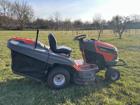 Husqvarna TC 238TX gyűjtőkosaras fűnyíró traktor