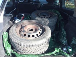 Renault Clio használt lemezfelni téli gumival eladó