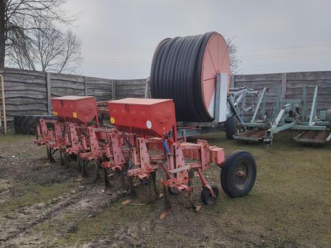 Műtrágyaszórós KSMK 6 soros sorművelő kultivátor