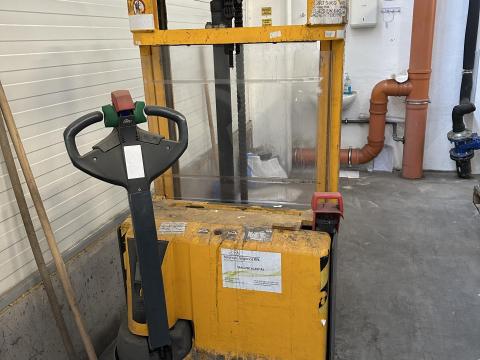 Eladó elektromos raklapemelő / magasemelő targonca Jungheinrich EJC 112 Eladó elektromos raklapemelő / magasemelő targonca Jungheinrich EJC 112