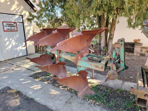 Gassner U1303 három fejes váltvaforgós eke