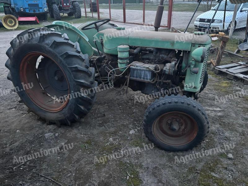 Perkins motoros kistraktor