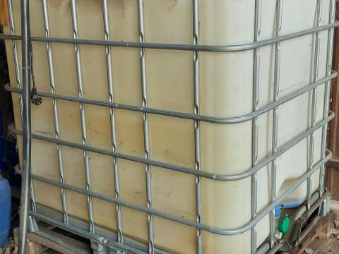 Üzemanyagkút IBC tartállyal Üzemanyagkút IBC tartállyal