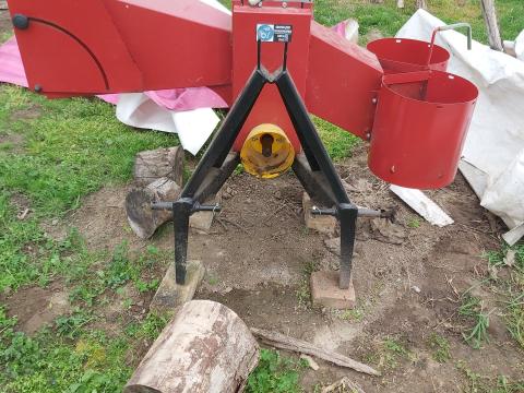 Ágaprító kardánnal és tartozékokkal eladó