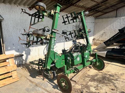 Garford Robocrop kamerás sorközművelő kultivátor Garford Robocrop kamerás sorközművelő kultivátor