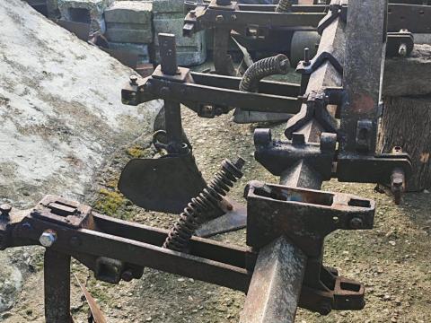 Burgonya sorközművelő és töltőgép