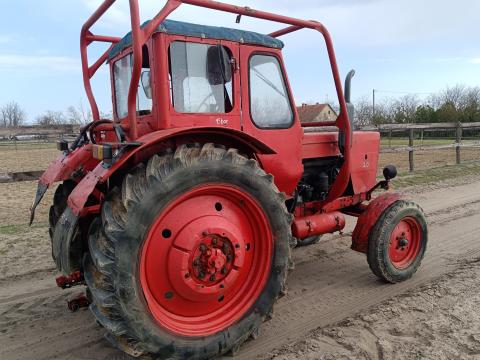 MTZ 50 traktor, tárcsa, vetőgép, permetező eladó