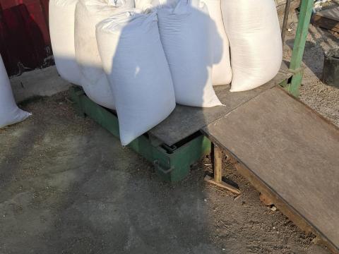 Búza zsákolva, kis- és nagy tételben