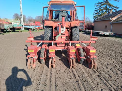 Becker 4 soros szemenkénti vetőgép Becker 4 soros szemenkénti vetőgép