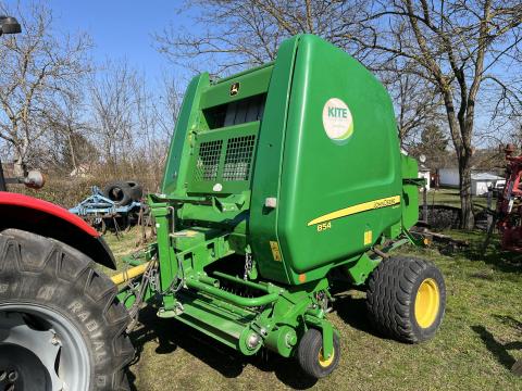 John Deere 854 Special Edition körbálázó