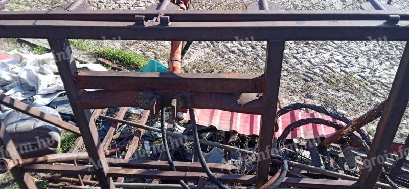 Gally- és trágyavilla hidraulikus rácsukással