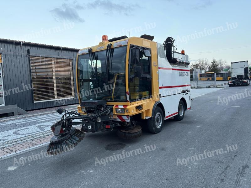 Schmidt Cleango 400 seprűs locsolós autó