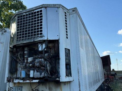 Szigetelt tároló pótkocsi eladó