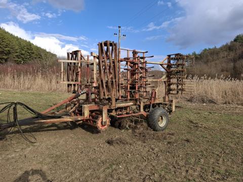 Doublet-record típusú 5 m-es magágykészítő kompaktor eladó Doublet-record típusú 5 m-es magágykészítő kompaktor eladó