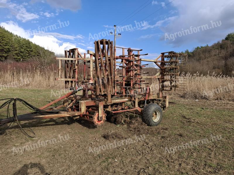 Doublet-record típusú 5 m-es magágykészítő kompaktor eladó