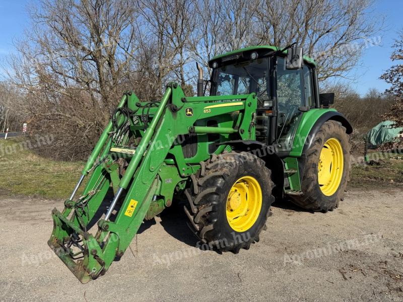 John Deere 6330 traktor homlokrakodóval,  front hidraulikával és frontkardánnal