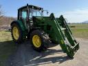 John Deere 6330 traktor homlokrakodóval,  front hidraulikával és frontkardánnal