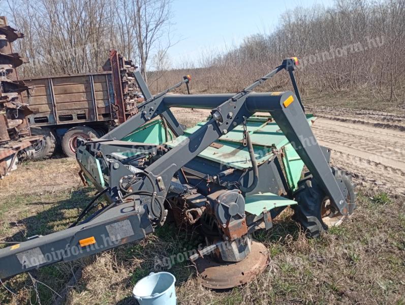 Eladó vontatott fűkasza