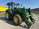 John Deere 5080M traktor John Deere homlokrakodóval