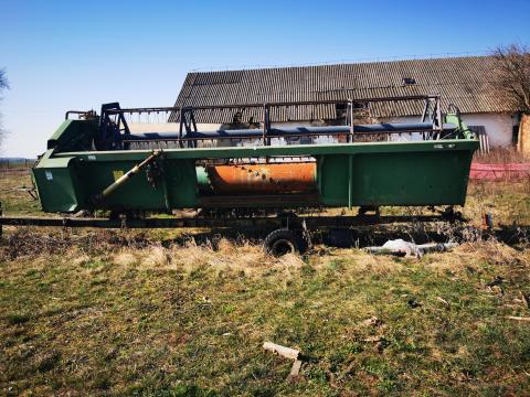 Gabona asztal JD 2066 kombájnhoz szállító kocsival eladó Gabona asztal JD 2066 kombájnhoz szállító kocsival eladó