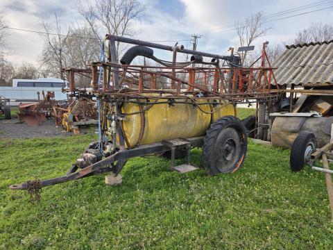 Vontatott szántóföldi permetező eladó