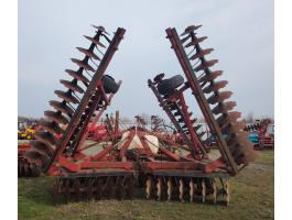 IH 9,8 méteres tárcsa újszerű tárcsalapokkal