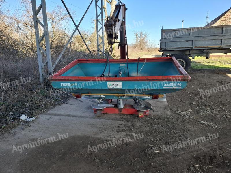 Műtrágyaszóró rakodó daruval eladó