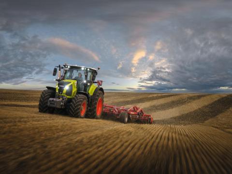 CLAAS AXION 870 CMATIC mezőgazdasági vontató