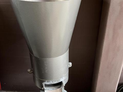 200 kg/óra kapacitású pelletáló gép eladó