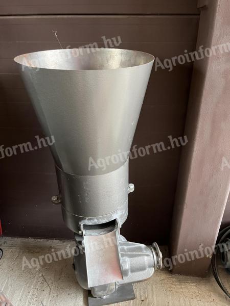 200 kg/óra kapacitású pelletáló gép eladó