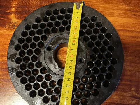 Pelletáló matrica 8mm furattal