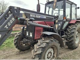 MTZ 820.4 traktor homlokrakodóval eladó