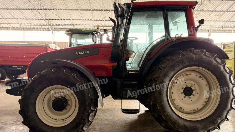 Valtra T 171 – 182 lóerős traktor, kiváló állapotban, eladó