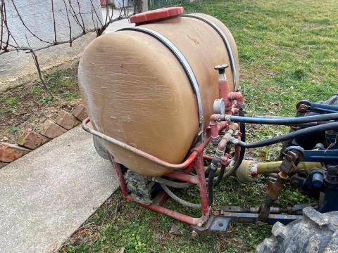 200 literes függesztett permetezőgép