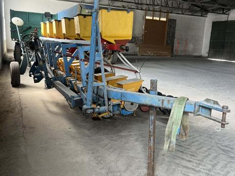 Kleine Unicorn 3-as,  12 soros cukorrépavetőgép