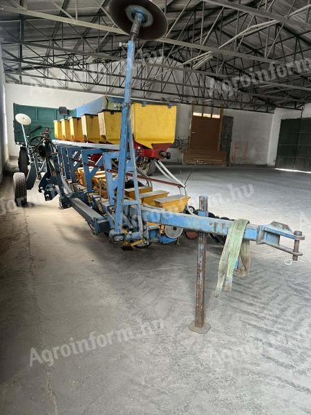 Kleine Unicorn 3-as,  12 soros cukorrépavetőgép